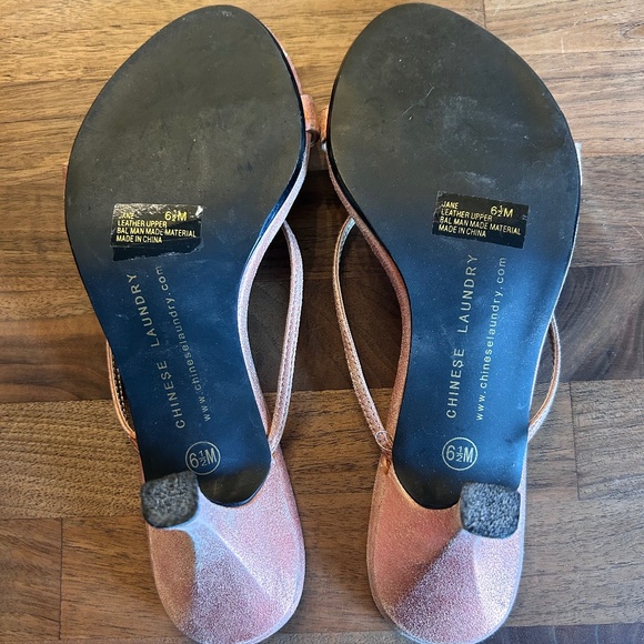 CHINESE LAUNDRY | Distressed Leather Metallic Pink Kitten Heel Sandals - Picture 9 of 9